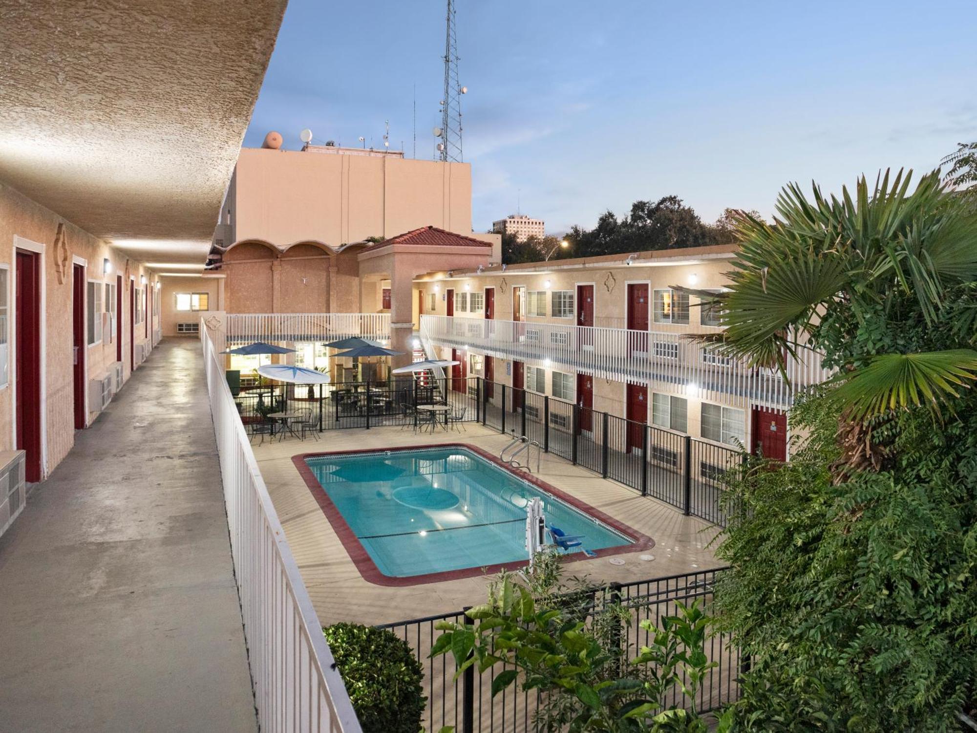 Dream Inn Fresno Exteriér fotografie