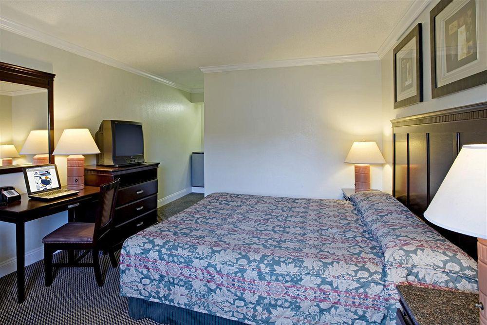 Dream Inn Fresno Pokoj fotografie